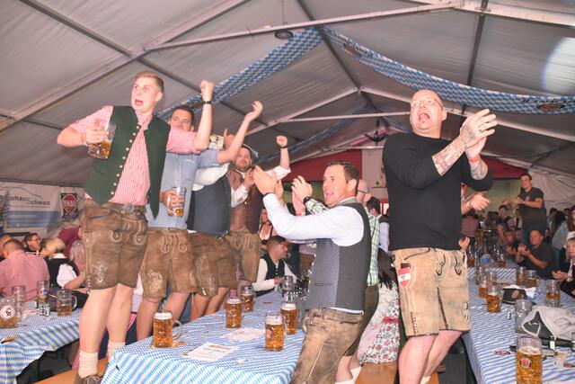 "Wiesn-Stimmung" in Unterkohlstätten. | Foto: Michael Strini