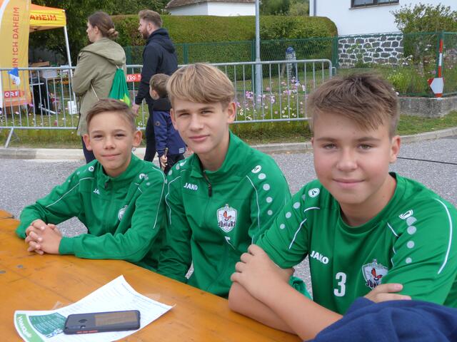 Die drei Kobersdorfer Burschen machten sich motiviert auf die Wanderung!