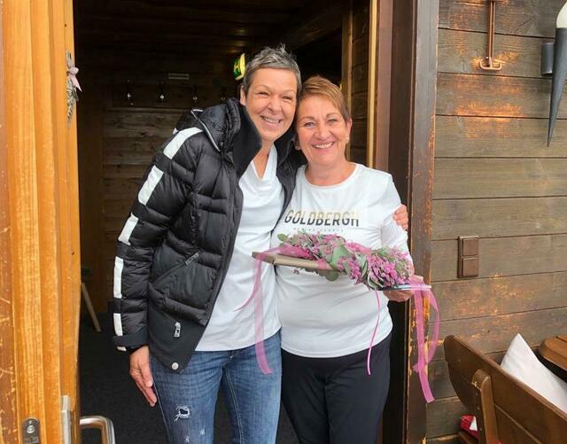 v.l. Karoline Riml mit Stalderhütte Chefin Gabi Schmid 