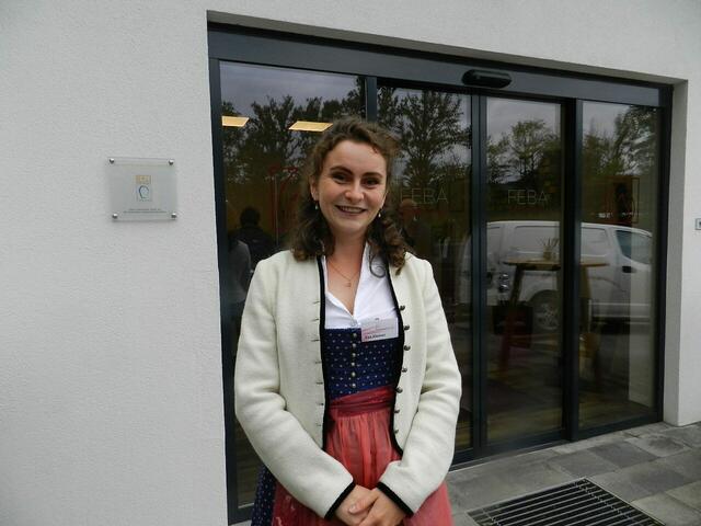 Eva Kleiner ( Prokuristin des Familien betriebes ) ist glücklich das so viele Interessierte Gäste gekommen sind)