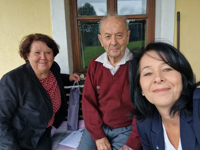 Helga Prinz, Jubilar Josef Klopf und Margit Göll (v.l.). | Foto: Gemeinde Moorbad Harbach