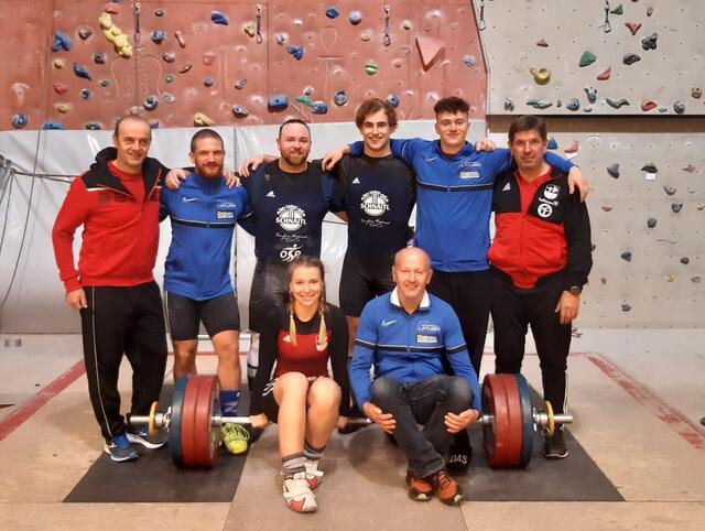 Team Foto WKG Innviertel Lochen/Ranshofen
stehend von Links: Rudi Kobler (Coach), Phillip Boresch, Patrick Dürnberger, Jakob Maislinger, Matthias Perik, Johann Klampfer (Coach).
sitzend v. L.: Lena Raidel, Alois Sauerlachner (Coach)