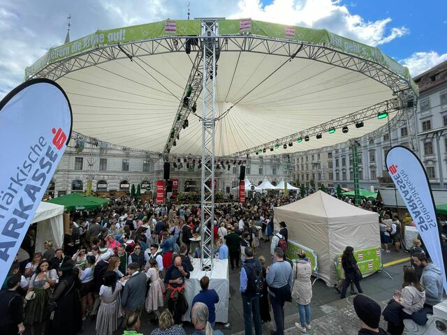 Am Hauptplatz tummelten sich die Besucherinnen und Besucher beim Aufsteirern. Rund 120.000 Gäste lockte das Volksfest in die Grazer Innenstadt. | Foto: RegionalMedien Steiermark