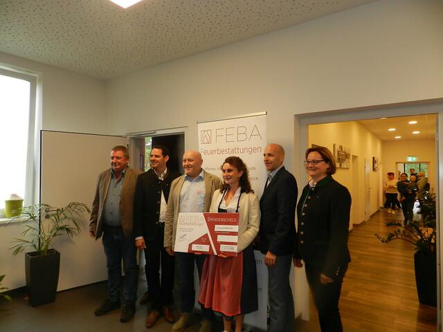 VBgm Stössing  Gerhard Walzl, Bgm Jürgen Rummel, Stefan Kleiner, Eva Kleiner,Bgm Herman Katzensteiner,Bgm  Irmgard Schibich ( Bedankten Sich für den Spendenscheck bei Familie Kleiner