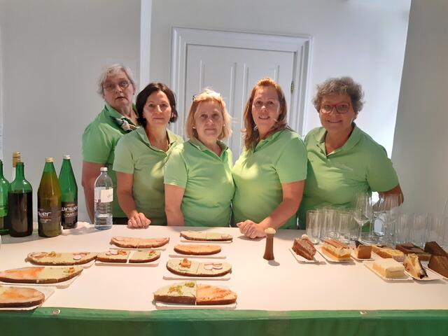 Garant für Genuss: Die Bäuerinnen der Region Wolkersdorf. Gabi Böckl, Claudia Pölzleitner, Roswitha Hirschbüchler, Monika Dungl, Adelheid Pfanner.