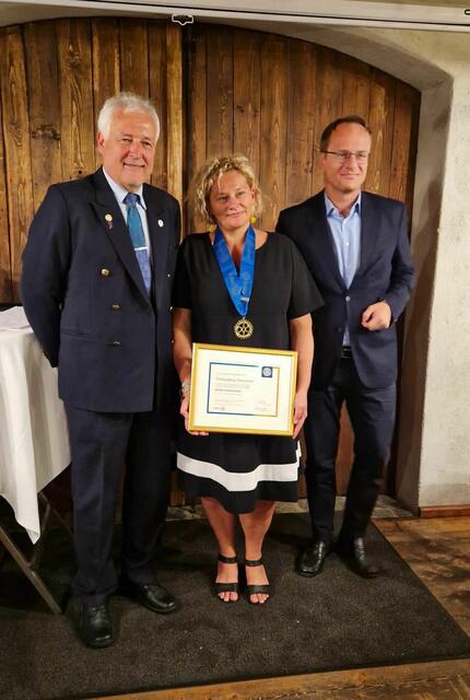 Von links: Distrikt-Govenor Heinz Rieder, Gründungspräsidentin Elisabeth Bräutigam und Markus Hengstschläger. | Foto: privat