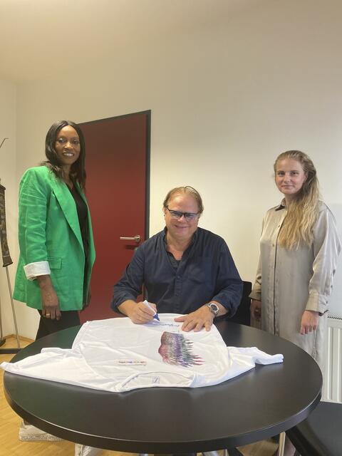 Unter "Aufsicht": Ewald Pfleger mit Pauline Riesel-Soumaré und Daniela Grabovac.