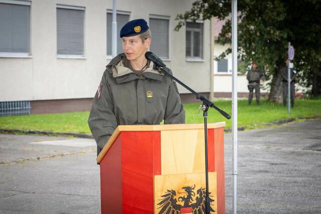 Oberstleutnant Jasmin Krutzler begrüßt die Gäste und hob die Zusammenarbeit des Regiments mit der Marktgemeinde Gratkorn hervor. | Foto: Werner Gasser