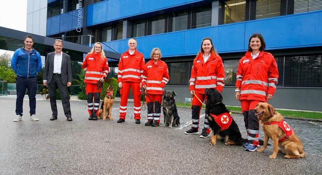 Der AMAG-Sozialpreis erhielt heuer die Suchhundestaffel des Roten Kreuzes Braunau | Foto: AMAG