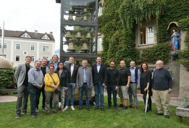 Eine Delegation aus St. Pölten mit Vertretern aus der Politik, Wirtschaft und dem privaten Bereich waren beim Gießen der ersten St. Pöltner Rathausglocken dabei.