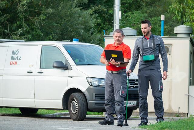 Gasspürer Andreas Thaller und Andreas Baumann unterwegs. | Foto: Netz NÖ / Veith