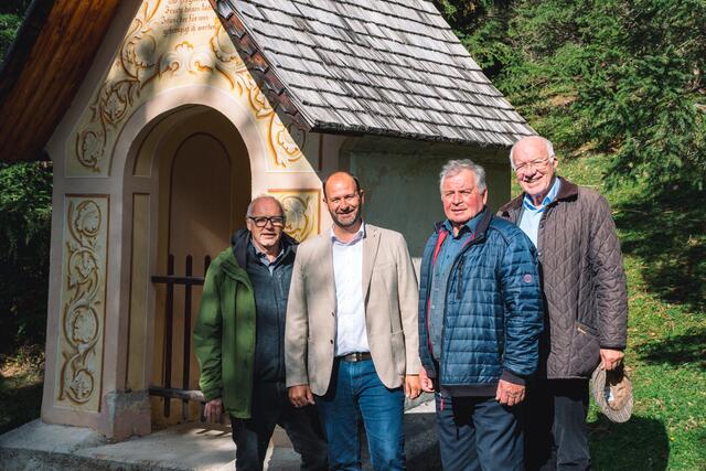 V.l.: Walter Hauser (Bundesdenkmalamt), Bgm. Daniel Stern, Alfons Rastner (Maria Waldrast) und Herwig van Staa (Landesgedächtnisstiftung) | Foto: Pernsteiner