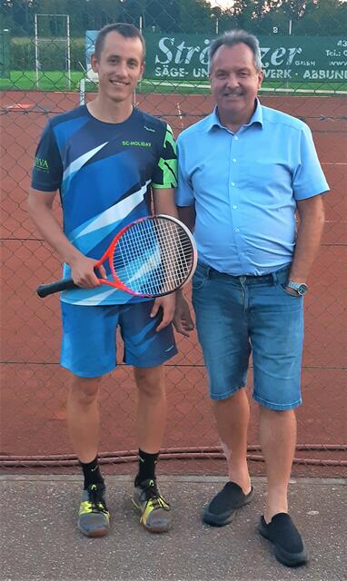 Stadtmeister Lorenz Falkensteiner mit Sektionsleiter SC Holiday Fritz Auinger. | Foto: Fritz Auinger