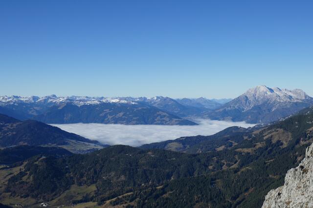 Herbst ist es: Nebel im Tal, Sonne in der Höhe.  | Foto: Thomas Neuhold