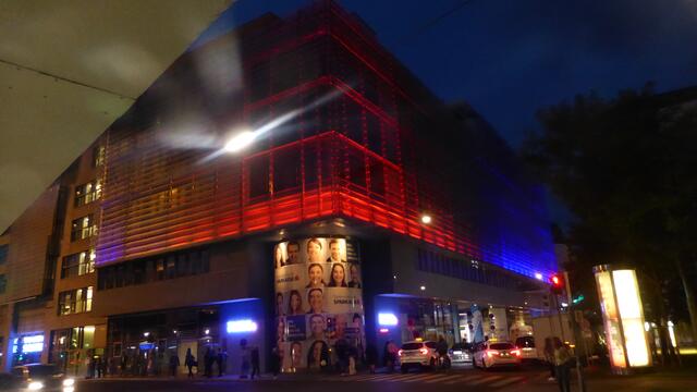 Die Außenfassade beim Hauptsitz der Steiermärkischen Bank am Sparkassenplatz wird seit Anfang September bis 20 Uhr beleuchtet, nachdem sie vorher die ganze Nacht eingeschaltet war.
