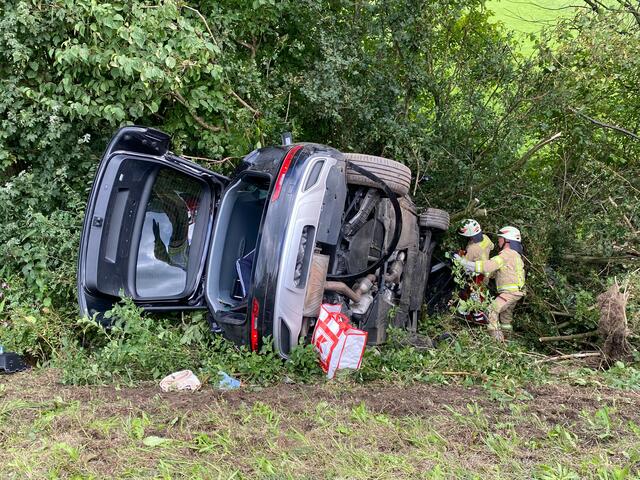 Eine 66-jährige Deutsche geriet auf der A 12 bei Radfeld mit dem Pkw über den rechten Fahrbahnrand hinaus und fuhr über eine Böschung.  | Foto: ZOOM.Tirol