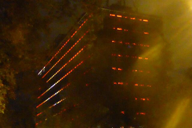 Die Außenfassade am Hauptsitz der Energie Steiermark wird mit der Begründung 
"...Es gehe in der jetzigen Situation aber darum, bewusst ein Zeichen für Sparsamkeit zu setzen...." 

nun nur mehr bis 22.00 Uhr beleuchtet.
Wieso muss man überhaupt eine Außenfassdade beluchten?