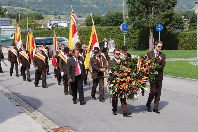 Gemeinsamer Marsch zur Kirche Maria im Dorn | Foto: Manfred Schusser