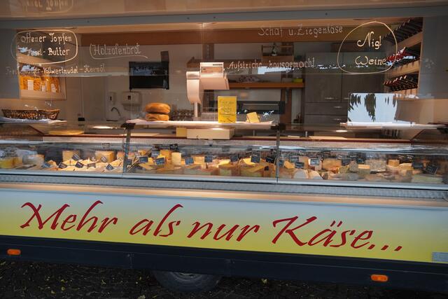 Am Wochenmarkt gibt es viel verschiedene regionale Produkte. | Foto: Emanuel Hasenauer