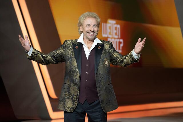 Einer wie keiner: "Wetten, dass..?"-Ikone Thomas Gottschalk bittet im März wieder auf die Wettcouch. | Foto: ORF/ZDF/Sascha Baumann