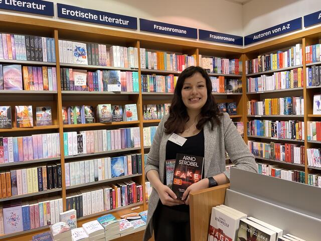 Viktoria Breitfuss macht eine Lehre im Buchhandel.  | Foto: Anna-Katharina Wintersteller