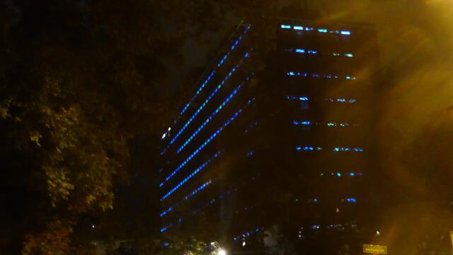 Die Außenfassade am Hauptsitz der Energie Steiermark wird mit der Begründung 
"...Es gehe in der jetzigen Situation aber darum, bewusst ein Zeichen für Sparsamkeit zu setzen...." 

nun nur mehr bis 22.00 Uhr beleuchtet.
Wieso muss man überhaupt eine Außenfassdade beluchten?