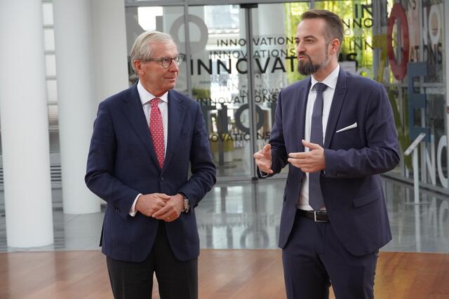 Landeshauptmann Wilfried Haslauer mit dem künftigen Vorstandssprecher, Michael Baminger.  | Foto: Julia Hettegger