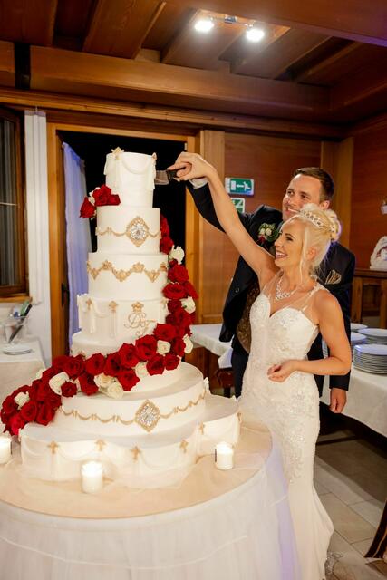 Wenn man eine Torte von Bianca Lackern anschneidet, lacht das Herz und der Gaumen jubelt. | Foto: Christoph Draxl