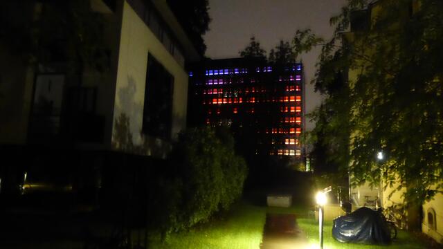 Die Außenfassade am Hauptsitz der Energie Steiermark wird mit der Begründung 
"...Es gehe in der jetzigen Situation aber darum, bewusst ein Zeichen für Sparsamkeit zu setzen...." 

nun nur mehr bis 22.00 Uhr beleuchtet.
Wieso muss man überhaupt eine Außenfassdade beluchten?