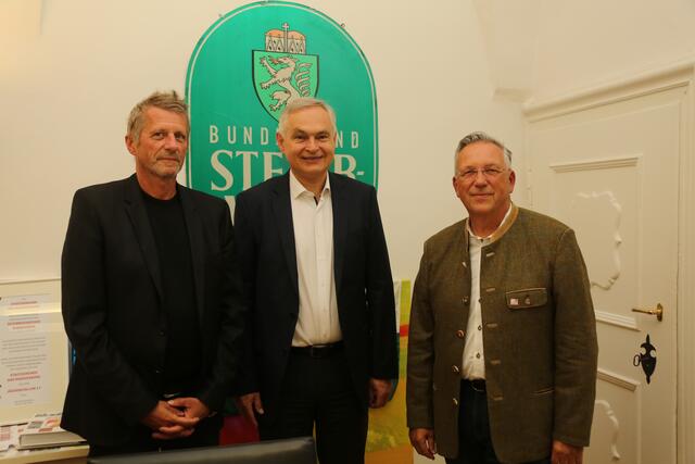 Othmar Grabner, ärztlicher Direktor am LKH-Standort Bad Radkersburg, KAGes-Vorstandsvorsitzender Gerhard Stark und Bürgermeister Karl Lautner (v.l.) | Foto: RegionalMedien