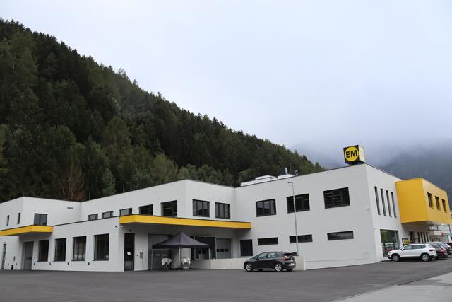 Das neue Betriebsgebäude des Landecker Traditionsunternehmens Elektro Müller am ehem. Viehmarktplatz auf der Öd. | Foto: Othmar Kolp