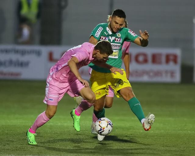 Gegen Tabellenführer LASK Amateure zeigte die UVB Vöcklamarkt eine starke Leistung und erreichte ein verdientes 1:1. | Foto: Helmut Klein