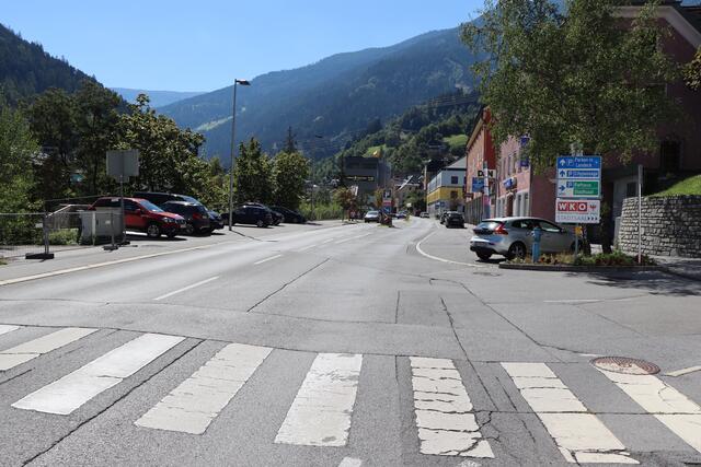 In der Landecker Innstraße finden an vier Nächten Asphaltierungsarbeiten statt. | Foto: Othmar Kolp