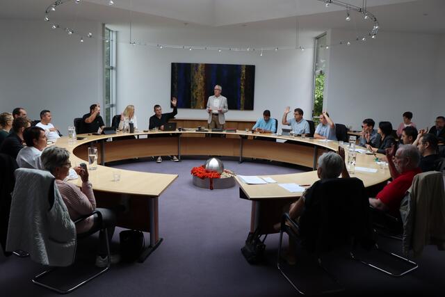 Einstimmige Beschlüsse: Der Landecker Gemeinderat tagte am 15. September im Sitzungssaal des Rathauses. | Foto: Othmar Kolp