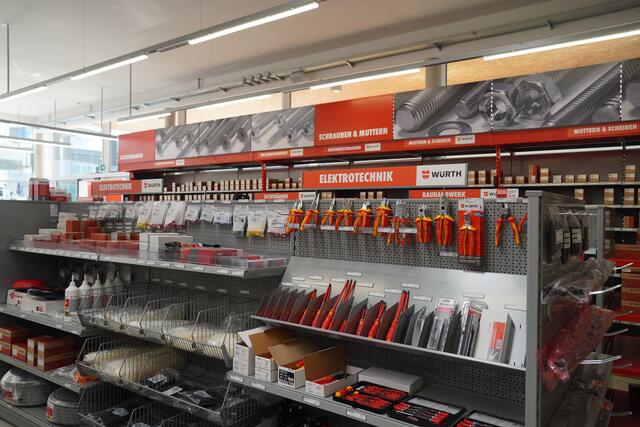 gro-e-er-ffnungsfeier-der-neue-w-rth-shop-in-eugendorf-ist-er-ffnet