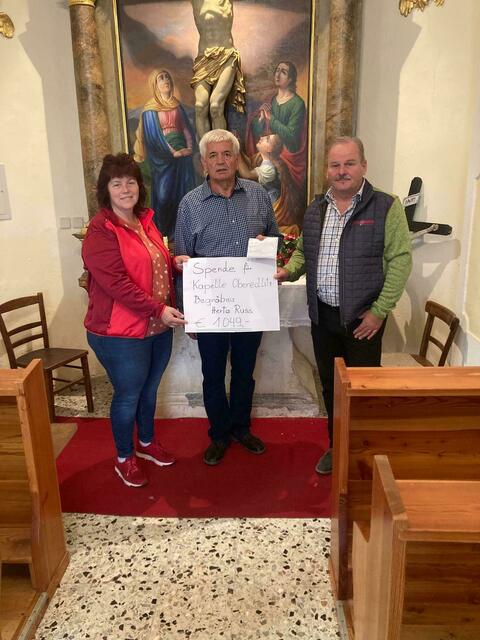 Sonja Kloiber, Franz Russ und Eduard Köck (v.l.) bie der Spendenübergabe in der Kapelle | Foto: Marktgemeinde Thaya