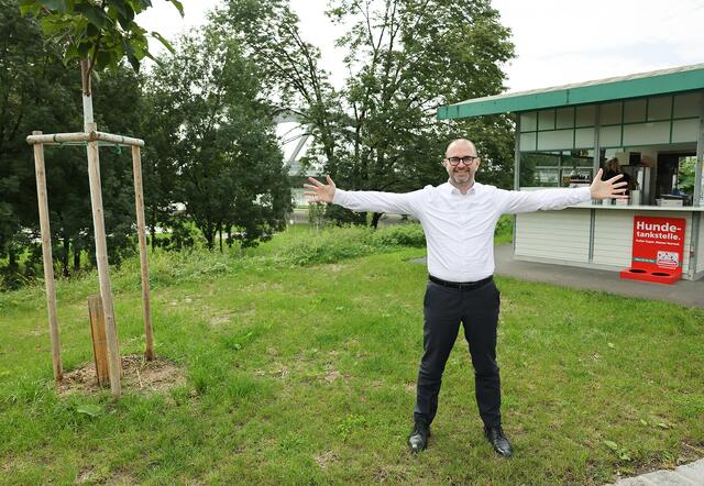 Stadtrat Dietmar Prammer (SPÖ): Hier entsteht 2023 ein Klo. | Foto: Stadt Linz