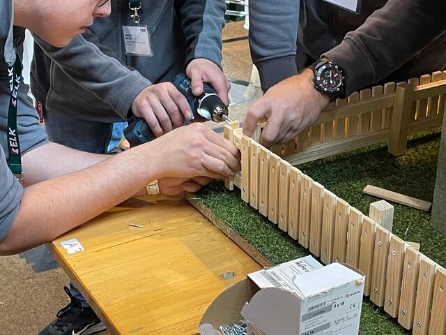 Bei manchen Ausstellern wurde fleißig geschraubt. | Foto: cf