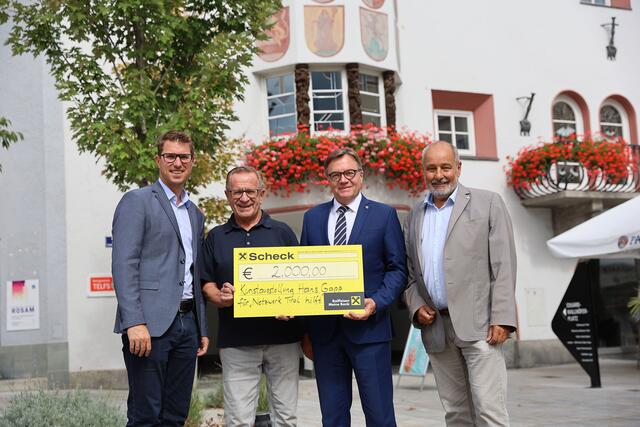 (v.l.): Bgm. Christian Härting, Hans Gapp, LH Günther Platter und Herbert Peer (Koordinator Netzwerk Tirol Hilft). | Foto: MG Telfs/Pichler
