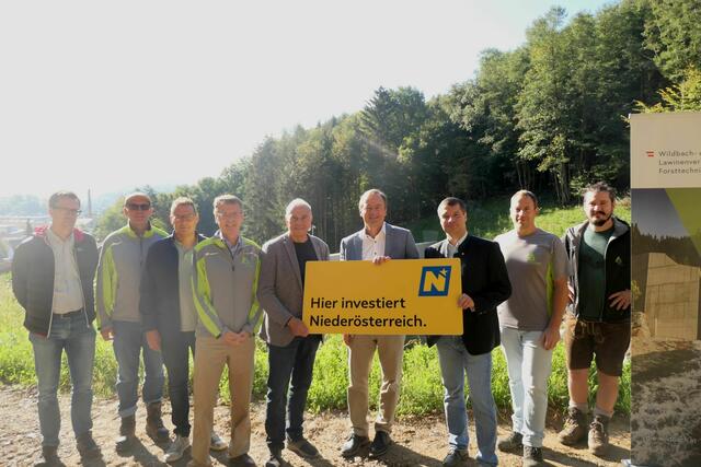 Arbeitsbesuch LAbg. Martin Michalitsch; im Bild LAbg. Martin Michalitsch, Bgm Rudolf Ameisbichler, Sektionsleiter Christian Amberger, Gebietsbauleiter Eduard Kotzmaier, Johannes Daxböck (alle WLV), Dietmar Pichler (ANÖL) und weitere Vertreter der Stadtgemeinde Wilhelmsburg
 | Foto: WLV