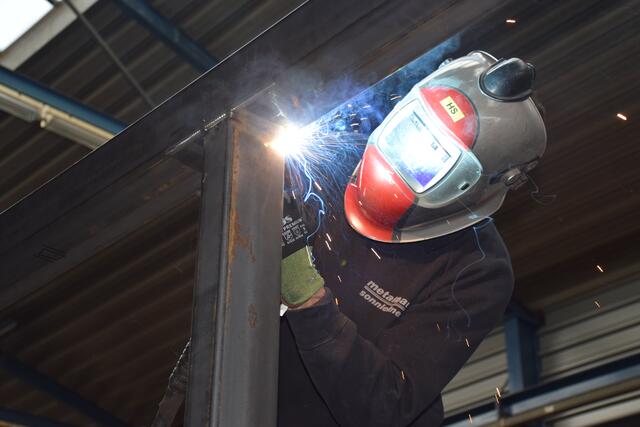 Sandor Hecht beim Schweißen. | Foto: Schrefl (4)