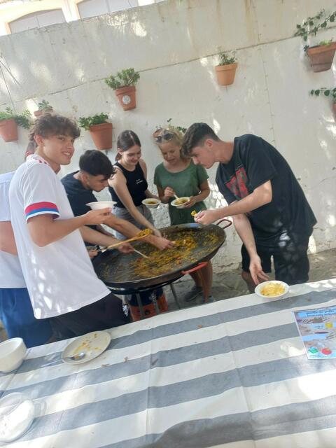 Gemeinsam Paella kochen und danach genießen...
