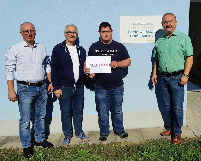 Übergabe der Spende an Rettet das Kind Großpetersdorf: ÖVP-Ortsparteiobmann Werner Peischler, Leiter Franz Jandrisevits, Michael, Vizebürgermeister Herbert Weber (v.l.). | Foto: ÖVP Eisenberg an der Pinka