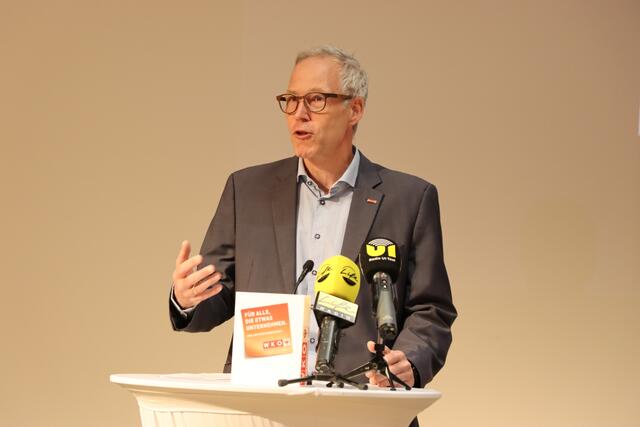 Bernhard Achatz von der Abteilung Arbeits- und Sozialrecht.