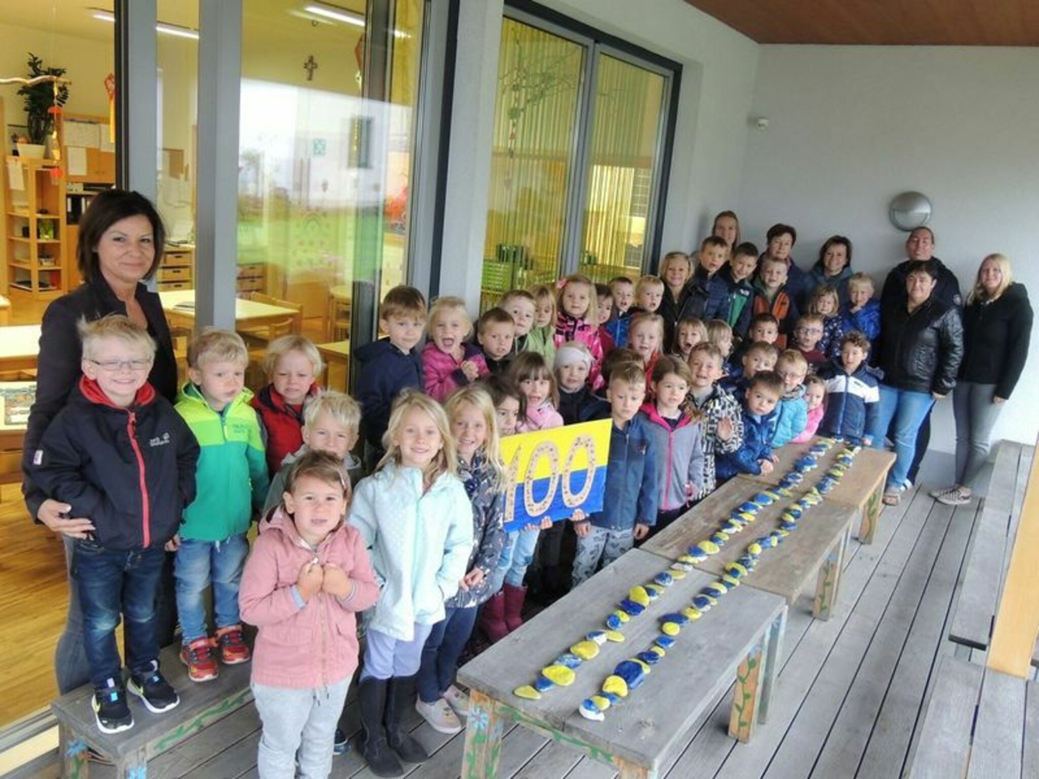 Kindergarten Rastenfeld bemalt 100 Steine für NÖ - Krems
