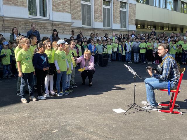 Auch eine 2. Klasse brachte ein Lied zum Besten: "Verliebte Zahlen" hieß es. | Foto: Kautzky