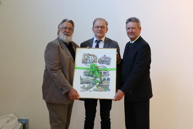 Der Lasseer Künstler Gottfried "Laf" Wurm, Wolfgang Neudorfer und Bürgermeister a.D., Fritz Quirgst. | Foto: Potmesil