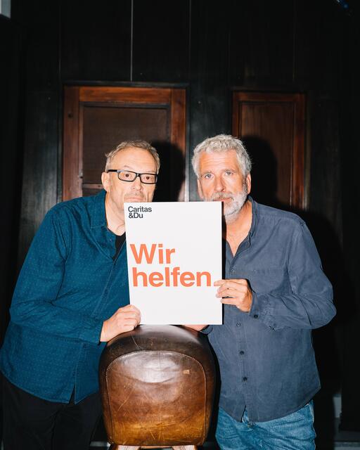 Josef Hader und Dirk Stermann stellen in Bezug auf den Klimabonus die Frage: "Brauch i das? Oder Caritas?" und wollen damit jene zum Spenden animieren, die nicht auf den Klimabonus angewiesen sind. | Foto: Ingo Petramer