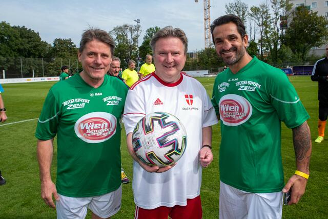 Schauspieler Christian Spatzek, Michael Ludwig und Kickboxer Fadi Merza waren für den guten Zweck dabei (v.l.). | Foto: Markus Spitzauer