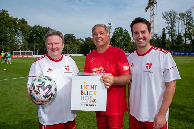 Bürgermeister Michael Ludwig mit Walter Ruck und VizebürgermeisterChristoph Wiederkehr (Neos). | Foto: Markus Spitzauer